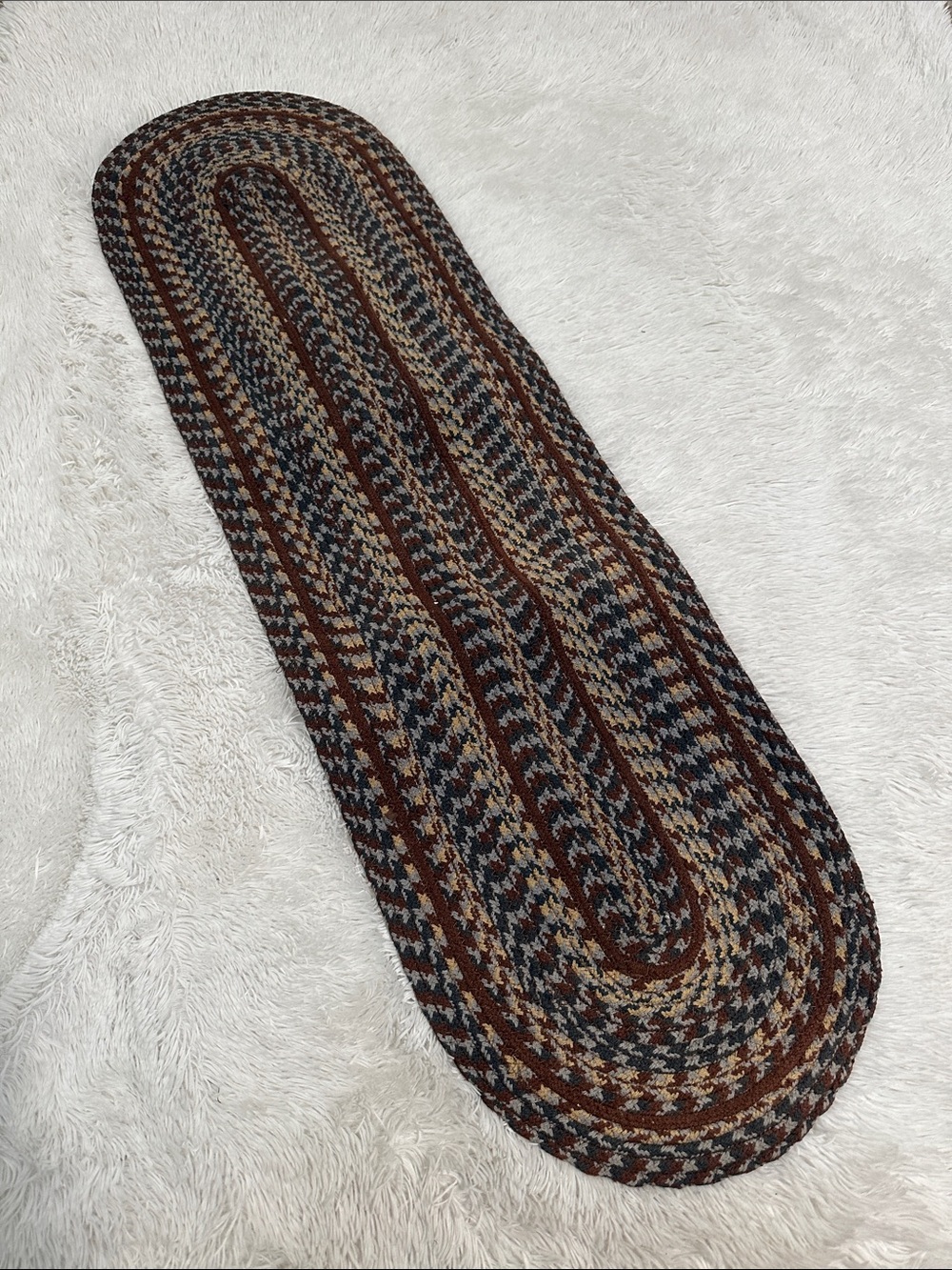🥕 Vintage Woven Table Runner